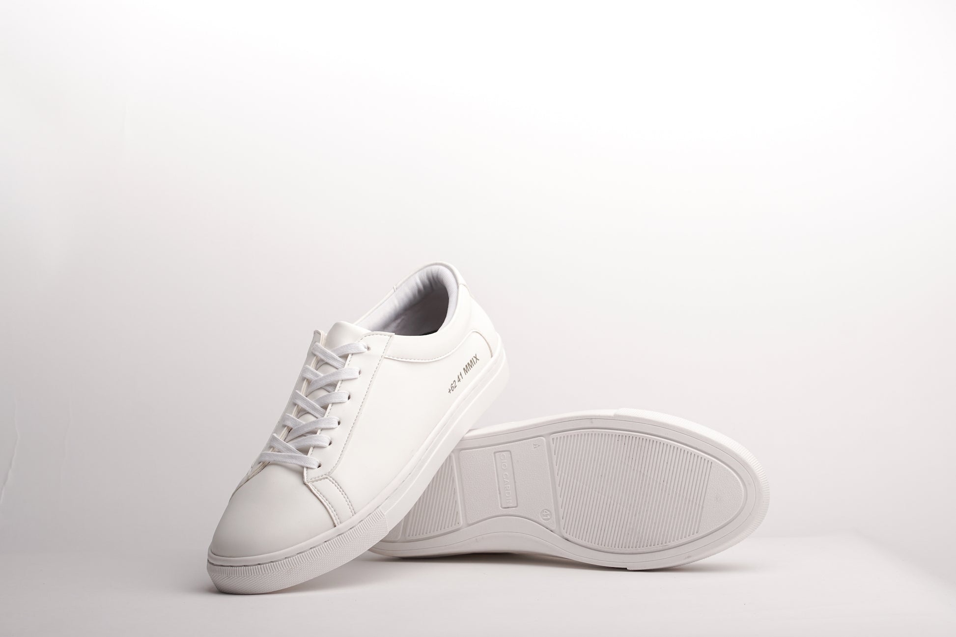 LAH-01 | TRIPLE WHITE | MEN - Gio Cardin