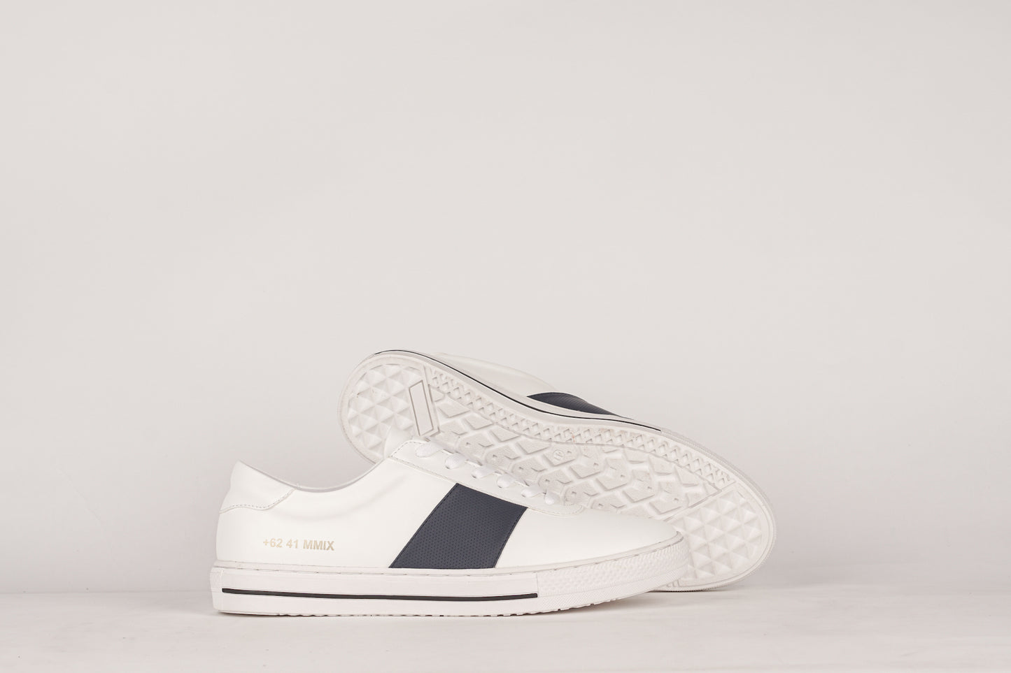 LAV-07 | WHITE / NAVY | MEN - Gio Cardin