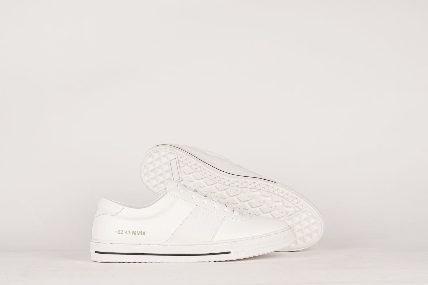 LAV-07 | TRIPLE WHITE | MEN - Gio Cardin