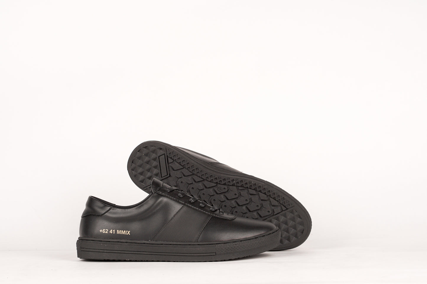 LAV-07 | TRIPLE BLACK | MEN - Gio Cardin