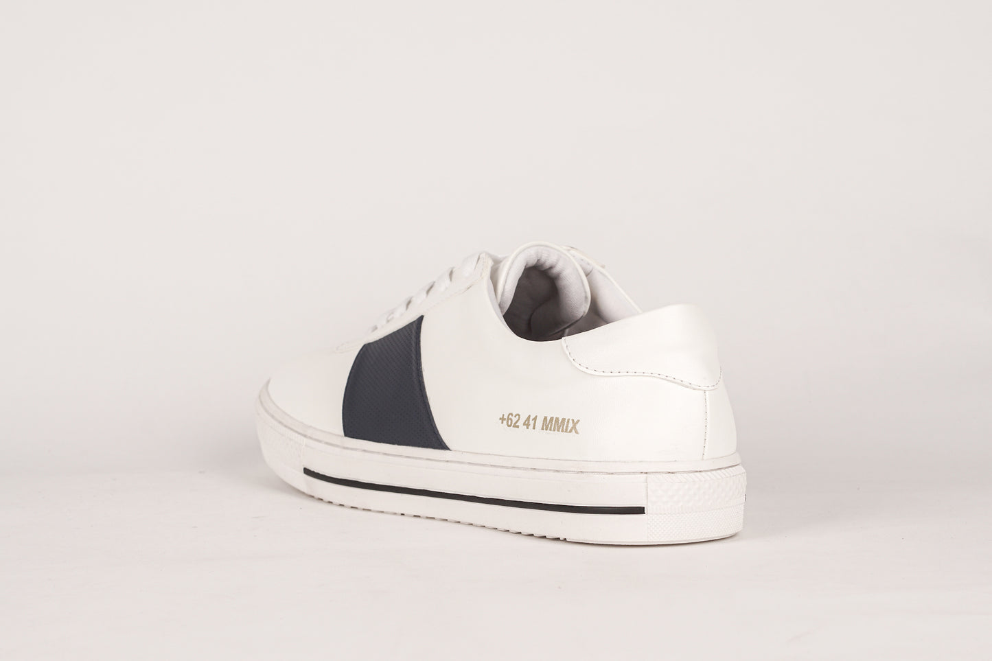 LAV-07 | WHITE / NAVY | MEN - Gio Cardin