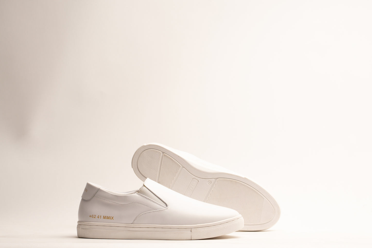 LAH-02 SLIP ON | TRIPLE WHITE | MEN - Gio Cardin