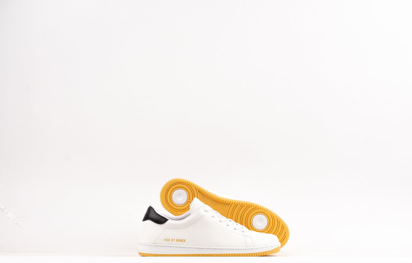 LAC-31 | WHITE / BLACK | MEN - Gio Cardin