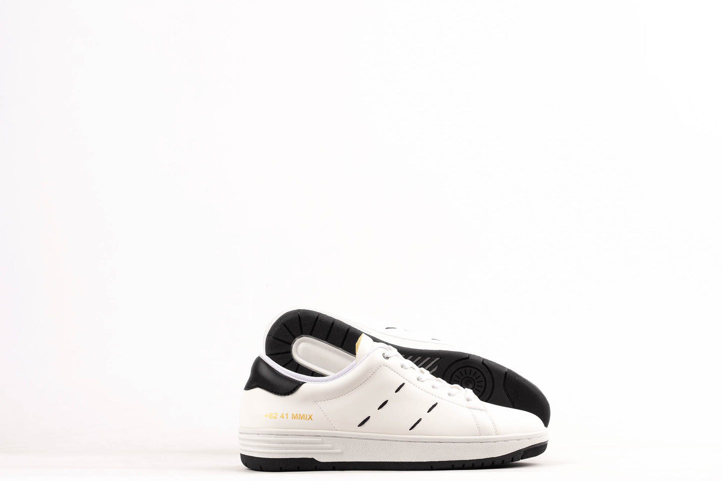 LAL-41 | WHITE / BLACK / BLACK | MEN